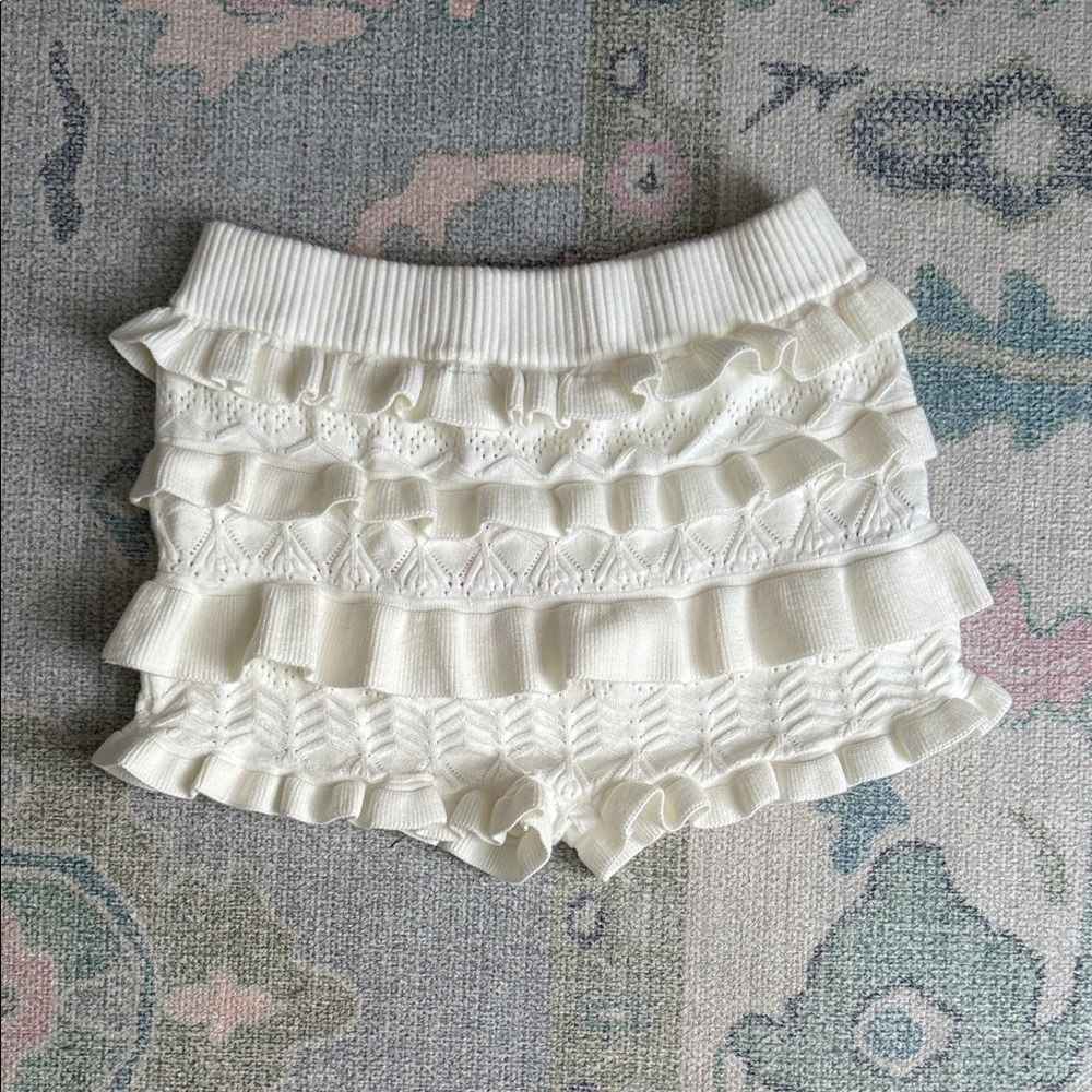 NWT Edikted Cream Ruffled Knit Shorts